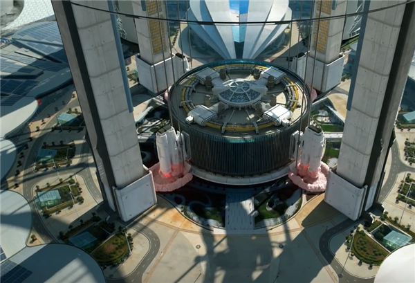《流浪地球2》科幻成真？武汉国博用特效“加建”太空电梯